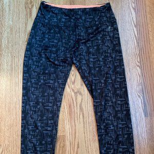Black/grey cropped workout leggings